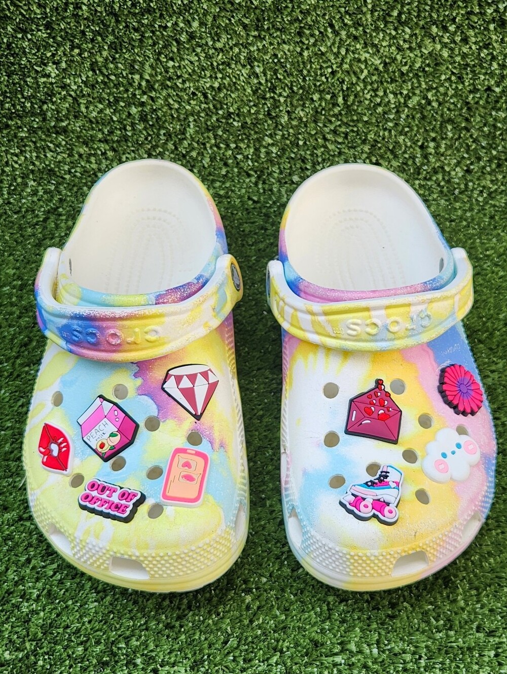 CROCS Classic Tie-Dye Graphic Clogs Jibbitzs Included Size J5 Big Girls Youth - Picture 4 of 16